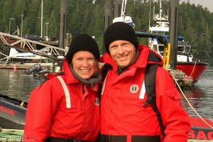 warm eingepackt auf dem Weg zur Zodiac-Tour im Clayoquot Sound