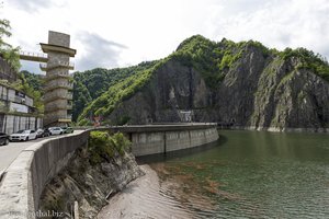 Die Vidraru Talsperre in Rumänien