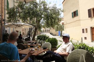 Straßencafé in Banyalbufar auf Mallorca