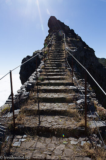 wie eine Himmelstreppe am Miradouro do Ninho da Manta