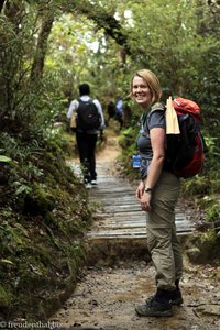 Am Anfang der Wanderung kann Annette noch lachen.