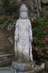 Avalokiteshvara Brunnenstatue im Naksansa Tempel