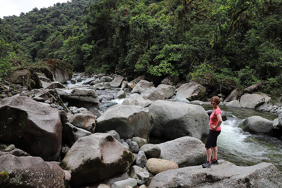 Anne am Río Grande de Orosí in Costa Rica