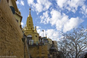 Stupas des Kloster auf dem Mount Popa
