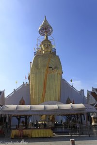 der Stehende Buddha im Wat Intharawiharn