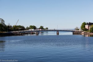 Brücke zwischen Iso Mustasaari und Pikku-Musta