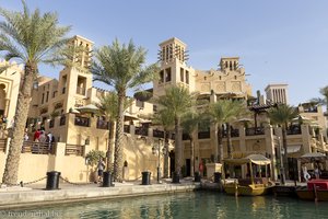 Souk Madinat mit den typischen »Badgire«