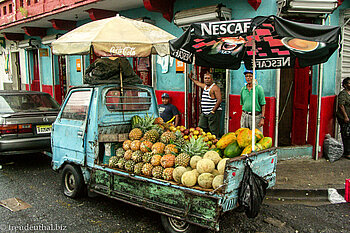 Ananas auf dem Markt in Santo Domingo