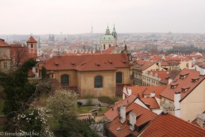 Blick vom Burgvorplatz über Prag