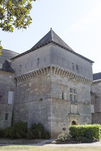 Burgturm im Château de Cénevières