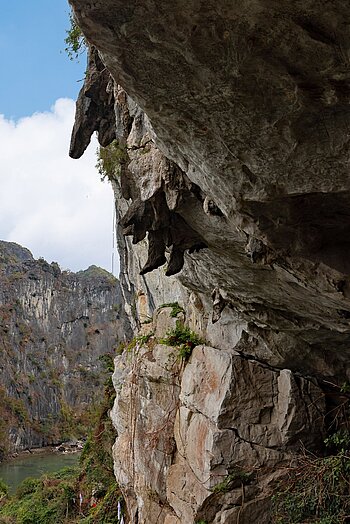 Blick aus der Überraschungshöhle auf Bo Hong Island
