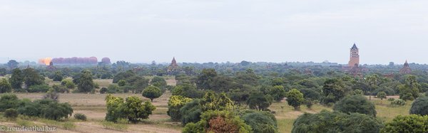 in der Morgendämmerung bei Bagan