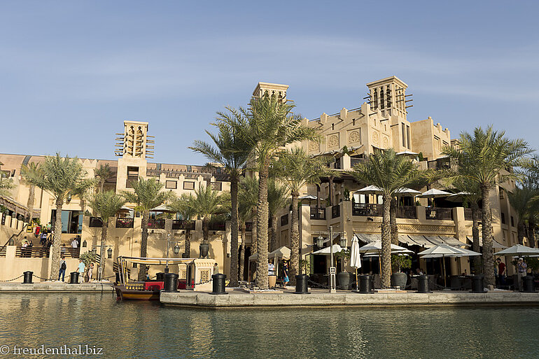 Fahrt durch die Kanäle beim Madinat Jumeirah Resort