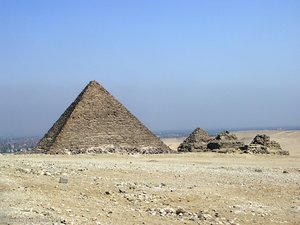 Sicht von der Chephren- zur Mykerinos-Pyramide