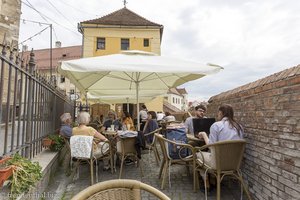 Die beschauliche Terrasse des Café Wien in Sibiu