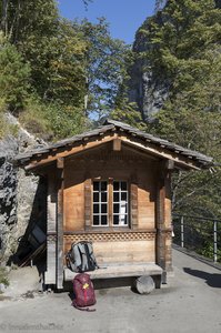 Holzhaus am Eingang der Aareschlucht