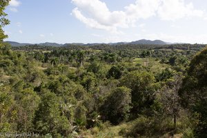 herrliche Sicht auf das hügelige und grüne Hinterland nordöstlich von Holguin