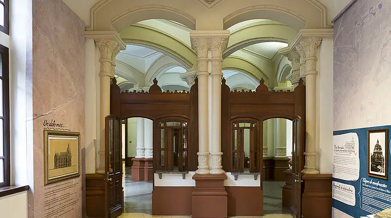 Im Kulturpalast von Medellín
