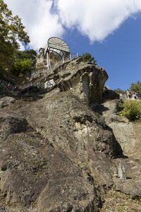 Felsenbuddha schaut zum Unterwassergrab von König Munmu