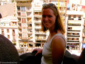 Anne auf Balkon