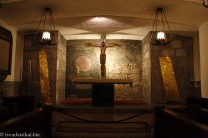 Altar unter der Kirche