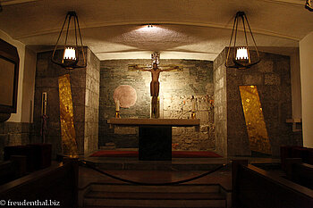 Altar unter der Kirche
