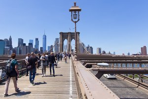 Fußweg auf der Brooklyn Bridge