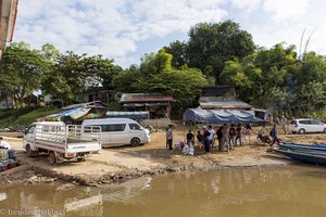 an der Bootsverladestation in Huay Xai