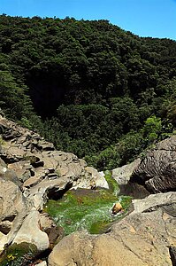 Oberhalb des hohen Wasserfalls der Quebrada Agria.