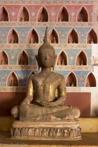Goldene Buddhastatue im Wat Sisaket in Vientiane