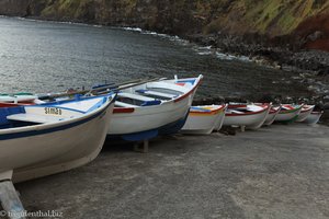 kleine Fischerboote bei Arnel