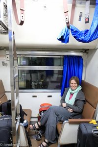 Annette im Nachtzug von Bangkok nach Surat Thani
