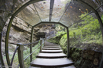 Steinschlag-Schutzkäfig im Gouffre de Padirac