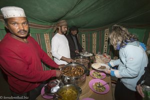 Abendessen im Wüstencamp Al Hashman in der Rub al-Khali im Oman