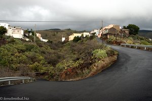 Kurve auf dem Weg nach El Jaral