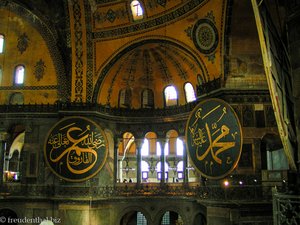 Kalligraphische Schriftzüge in der Hagia Sophia