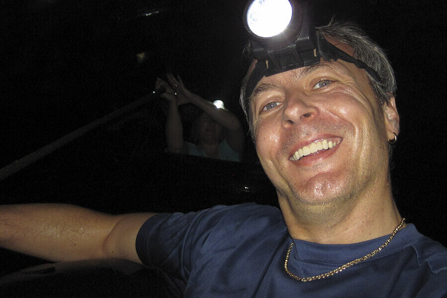 Lars beim Tubingspaß in der Tham Nam Water cave