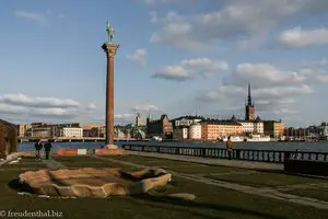 Blick über den kleinen Park des Stadhuset zur Altstadt