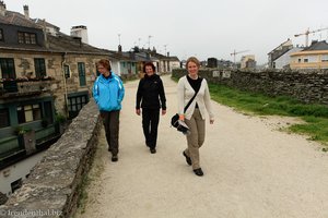 auf der Mauer auf der Lauer sind vier Peregrinos