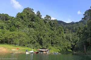 Anlegestelle in einem der vielen Täler des Chiew Lan-Sees