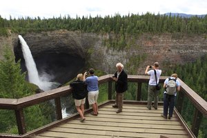 Aussichtsplattform bei den Helmcken Falls