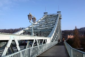 Blick von Blasewitz über den Fußweg nach Loschwitz