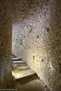 Treppe zu den unterirdischen Grotten des Château de Bonaguil