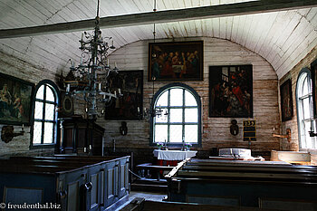 Innenraum der Karuna-Kirche