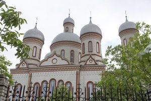 die Türme der Himmelfahrtskathedrale von Drochia