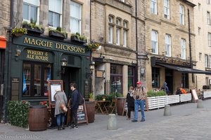 Schlendern auf dem Grassmarket in Edinburgh