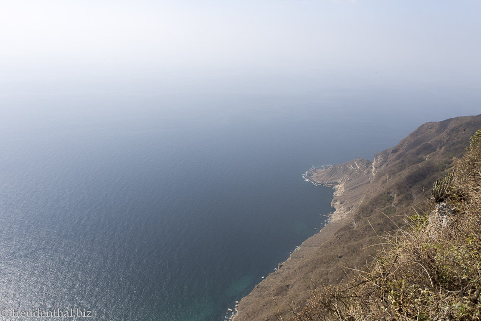 Hoch gelegenen Aussichtspunkt über den Ozean bei Shatat in der Region Dhofar, Oman