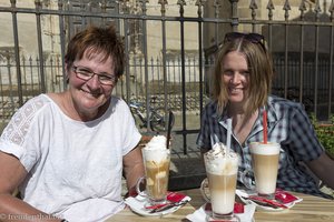 Rita und Anne im Café Wien von Hermannstadt