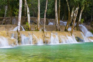 ... mit dem Tad Sae-Wasserfall im Hintergrund