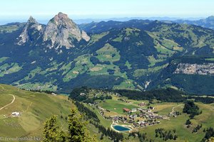 Blick vom Huserstock über Stoos bis zum Mythen